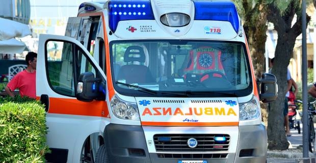 Vittoriaalessiamenna_21_secolo_ambulanza