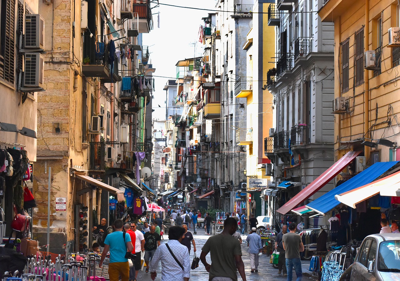 misure anti assembramento napoli