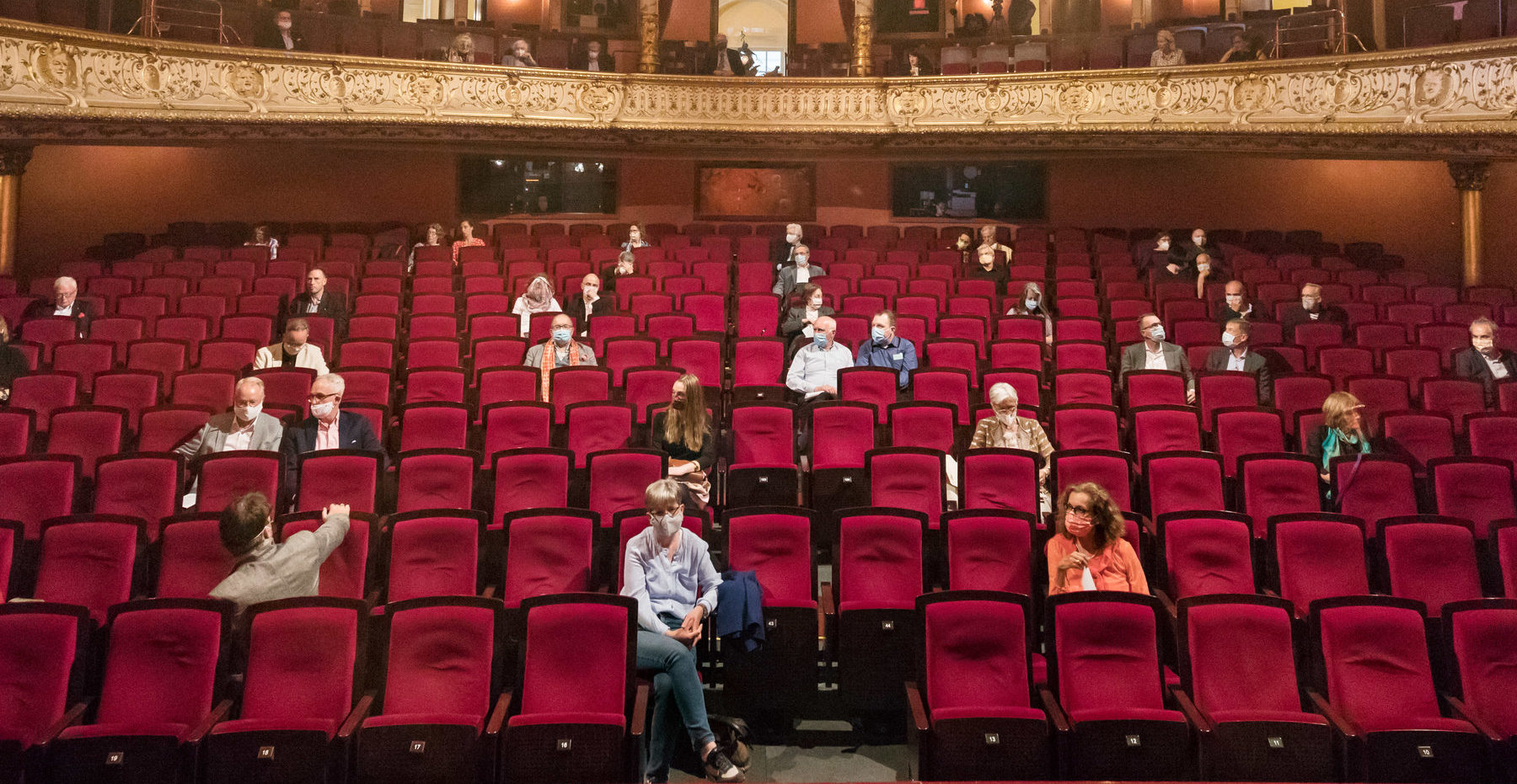 Teatro Massimo: Il Pubblico In Platea E Il Coro Con La Mascherina | Teatro