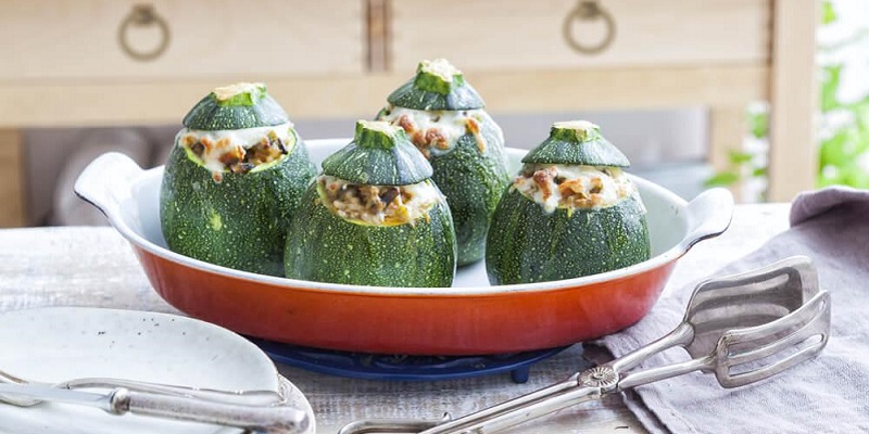 Ricetta fresca estiva: Zucchine ripiene con cereali e quinoa