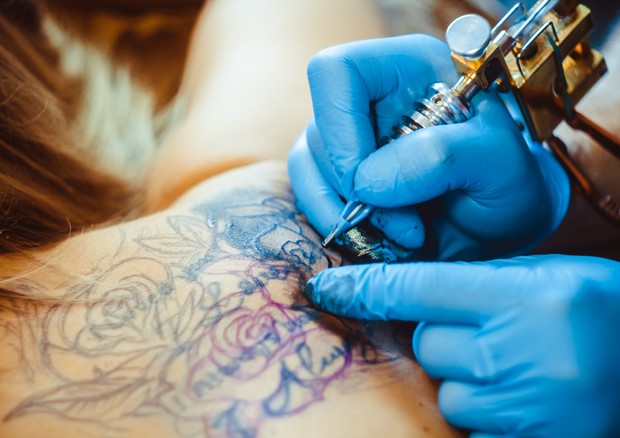 Tattoo: chi non può farli? Cosa fare in caso di danni?