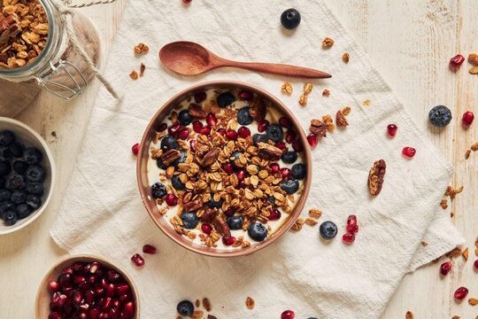 La ricetta della granola perfetta per questo autunno. Si prepara in pochissimo tempo ed è possibile personalizzarla secondo i nostri gusti.